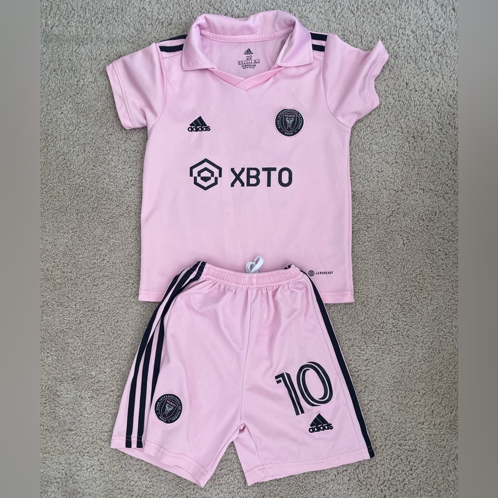 Inter Miami Messi Kit Size 6 US 22 Euro